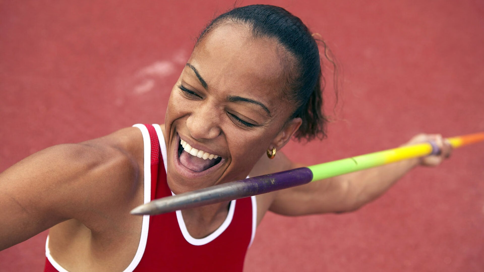 广东队对阵掘金，欧文关键节点连续得分