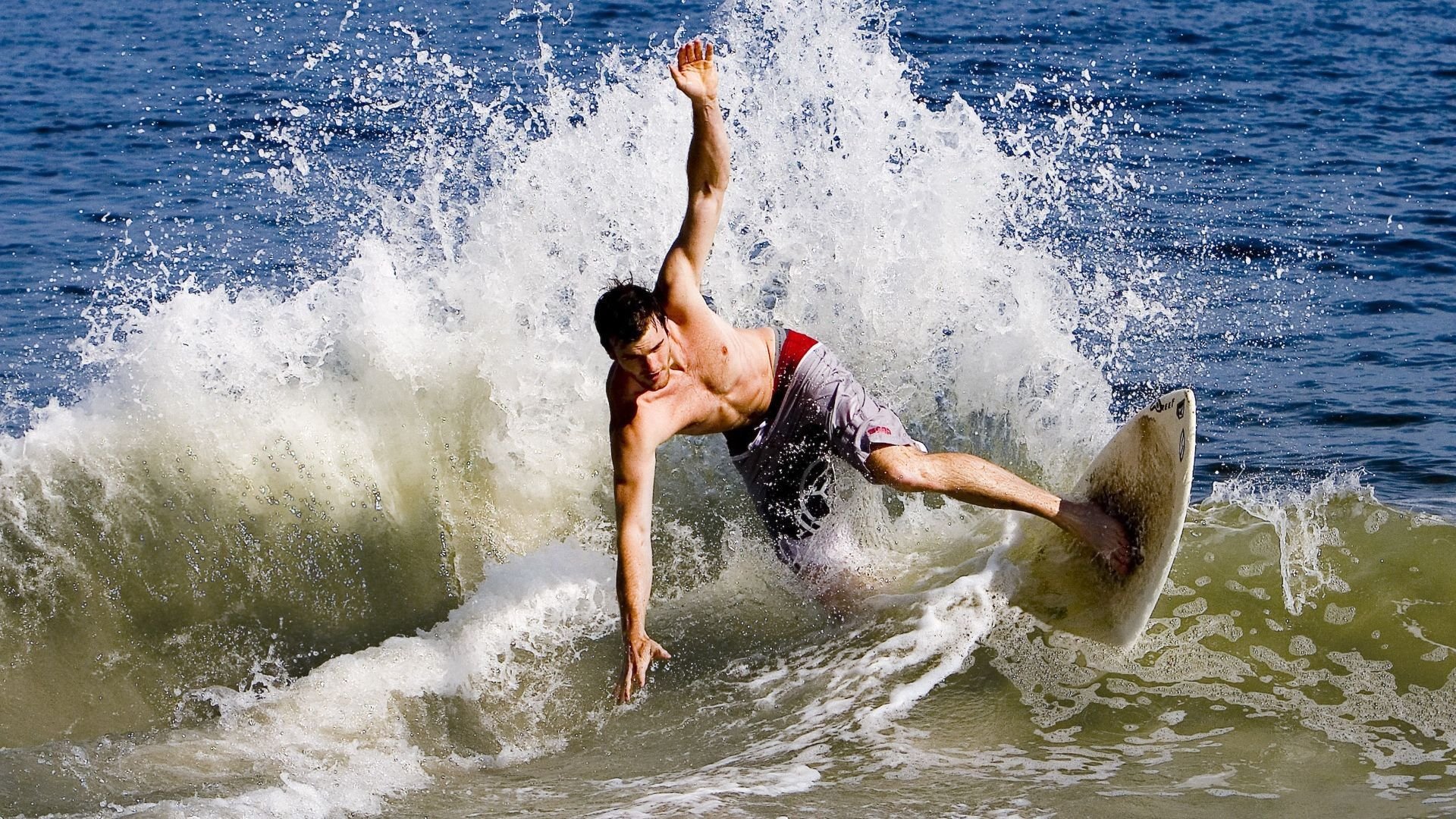 跨界之夜,当德甲争冠战火映照杜兰特的得分风暴